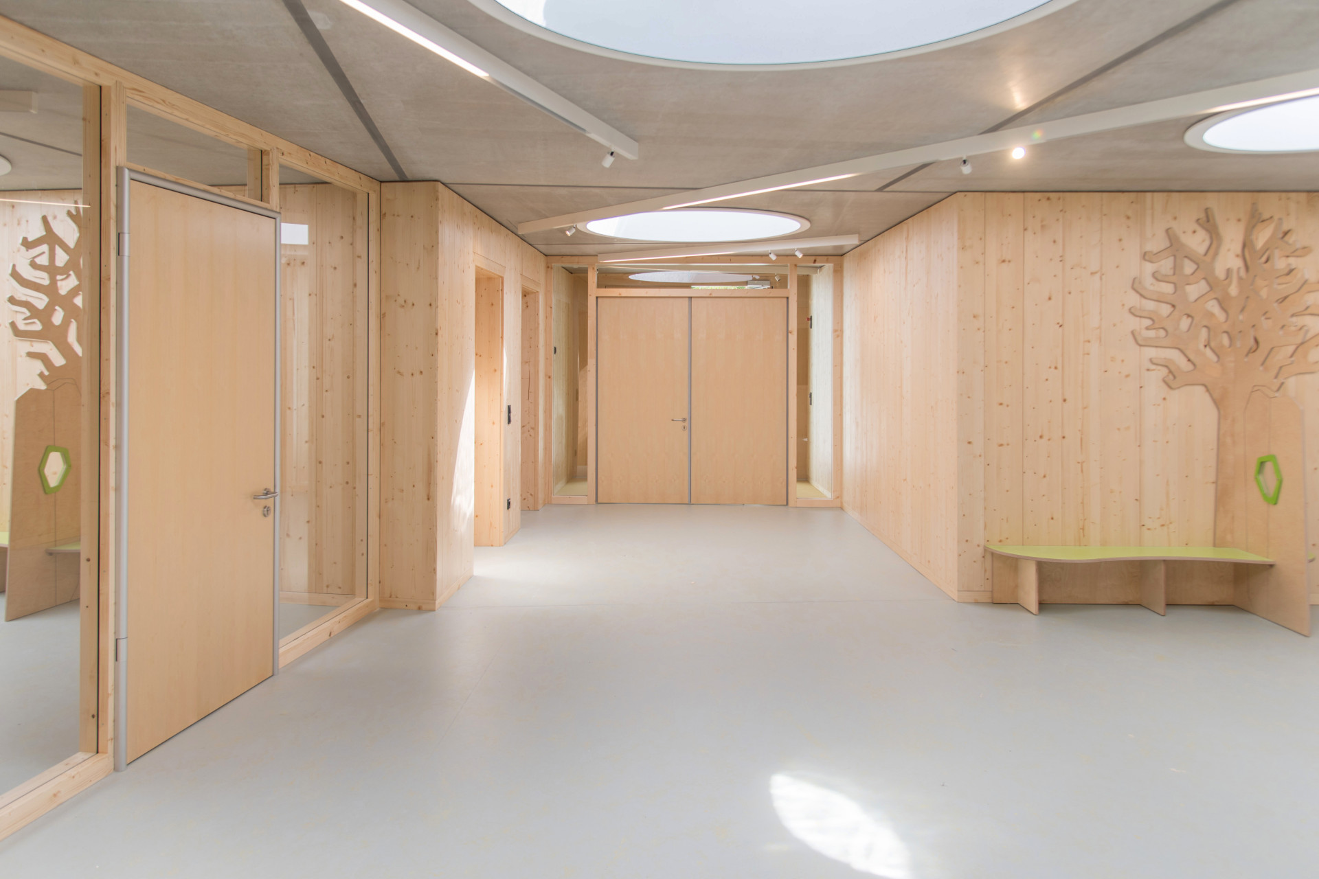 Fingerschutztüren im Kindergarten Flur im Kindergarten